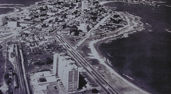 Comienza la construcción de los primeros edificios en altura, siendo uno de ellos el Edificio Vanguardia