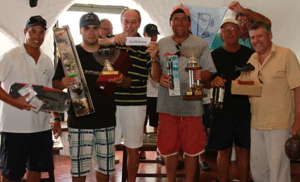 Freddy Miraballes de la embarcación “NIBRU” y sus tripulantes reciben el Primer Puesto por 84 piezas, 32 Kg., 518 ptos.