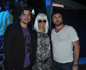 Antonio de la Rúa junto a su pareja Daniela Ramos y Guga Pereira