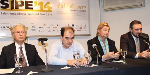 Liliam Kechichian junto a Eduardo Steffen, Oscar de los Santos y Silvano Viera