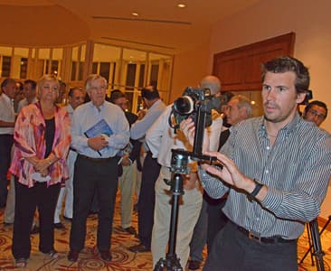 Nicolás Tarallo, director de puntadeleste360.com dirigiendo la producción fotográfica