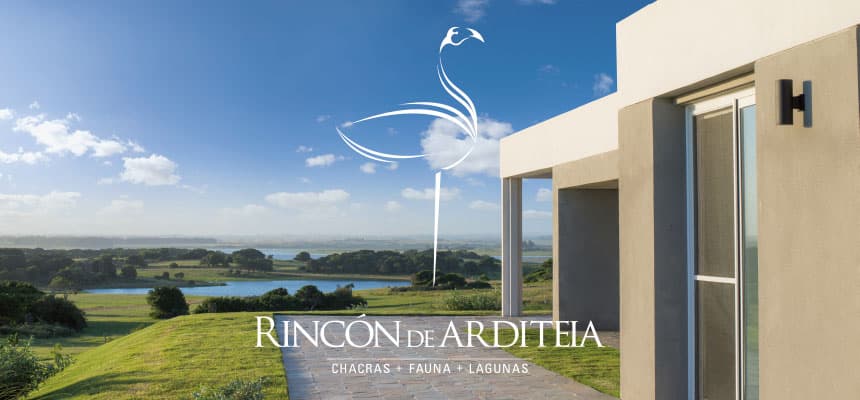 En la costa rural de Rocha, en la cuenca lacustre de la Laguna Garzón, se guarda un secreto majestuoso: Rincón de Arditeia