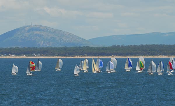 En la bahía de Portezuelo las embarcaciones de la Copa Rolex adornaron las aguas de Maldonado