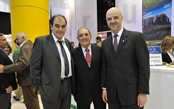 Oscar de los Santos, Intendente del Departamento de Maldonado junto a Carlos García Santos, director de Marketing Inmobiliario y Antonio Carámbula, subsecretario de Turismo de Uruguay