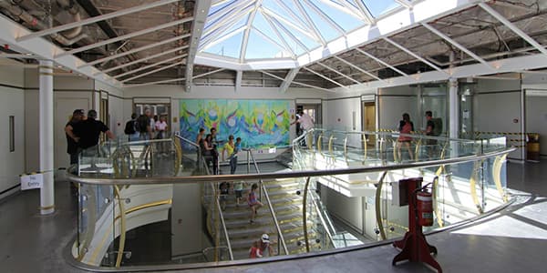 Elegantes y amplios espacios interiores