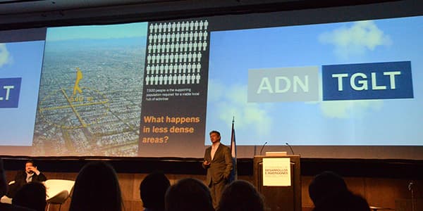 Brandon Haw, socio de Foster Parteners, junto a Federico Weil y Pipe Stein, en una charla sobre la visión de los proyectos desde la perspectiva de negocio