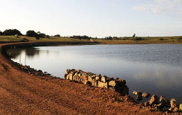 Maravillosos espejos de agua y hermoso paisaje en Rincón de Arditeia