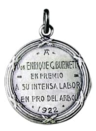 El agradecimiento por su labor se vio reflejado en objetos y medallas. Sin embargo, el más importante de ellos es mantener a Henry Burnett en la memoria de Punta del Este