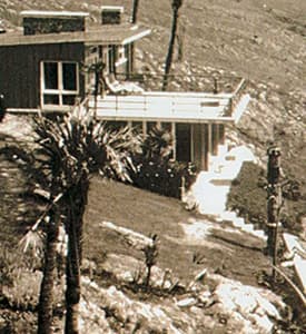 La construcción tal como se ve hoy, fue edificada alrededor de “La Pionera”, una casilla de madera que, en los’60, era el único refugio del lugar