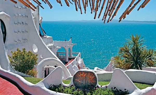 Desde las terrazas de Casapueblo, es posible disfrutar de las mejores puestas de sol