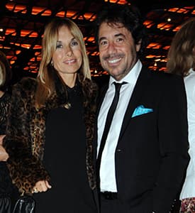 Ricky Sarkany y señora