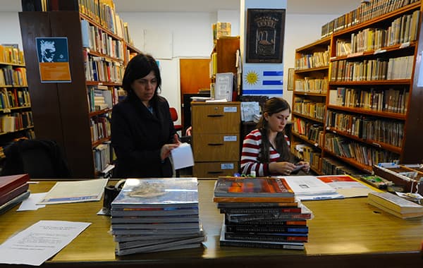 Punta del Este Internacional, es el libro de consulta en la biblioteca de Maldonado, donde estudiantes de turismo y diseño lo utilizan cada año para su formación