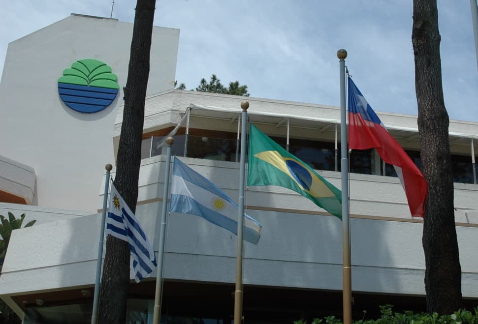 Galería de Arte Latina y Hotel del Lago