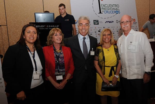 Ana Laura Costa, Doctora Ana Pascale, Roberto Fusaro, Contadora Ana Rey y Michael Ronan