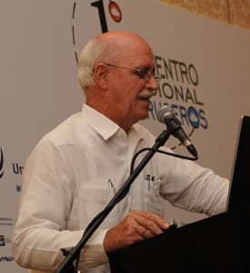 Michael Ronan, vicepresidente de Royal Caribbean International, en su disertación