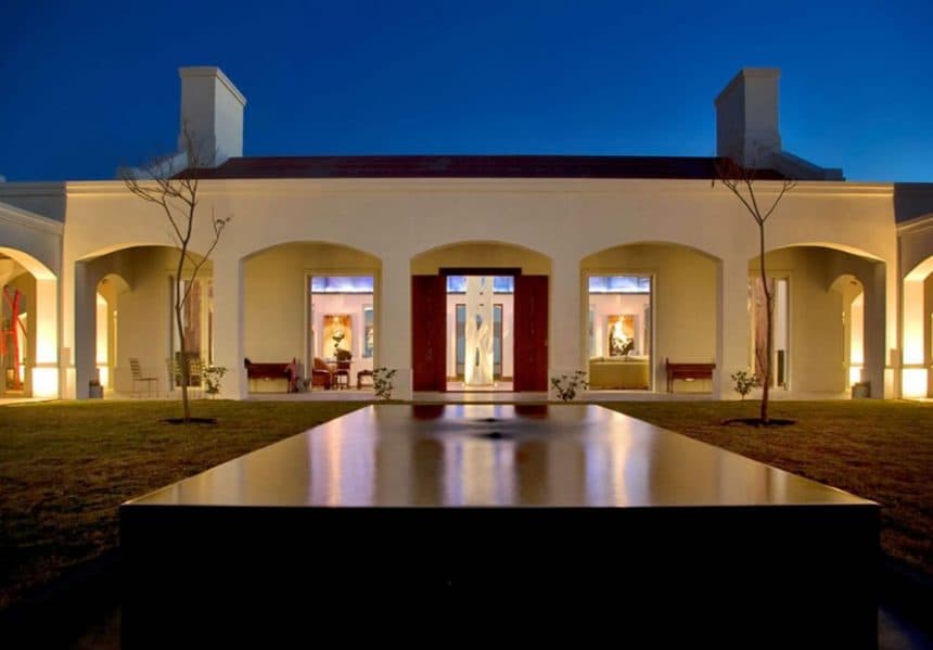 La Estancia Vik de José Ignacio, cuyo diseño evoca el estilo colonial español