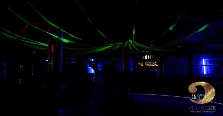 Ocean Club, discoteca que brinda fiestas temáticas durante toda la temporada.