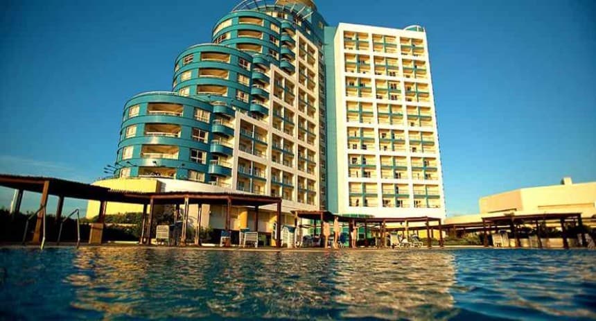 Un ícono arquitectónico del balneario, todos los años el Conrad realiza el lanzamiento de la temporada invierno con numerosas propuestas.