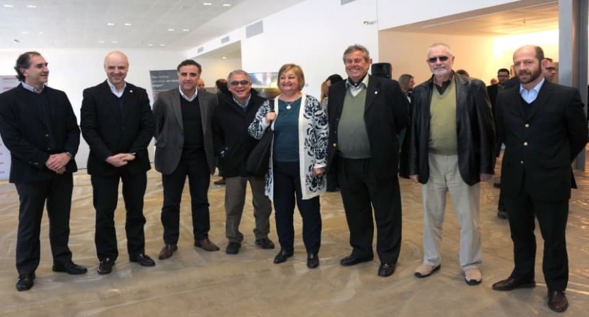 El director de Turismo de la Intendencia de Maldonado, Luis Borsari; la ministra de Turismo, Liliam Kechichian; el Subsecretario de Turismo, Benjamín Liberoff; el Intendente de Maldonado, Enrique Antía; entre otras autoridades locales, durante una visita al Centro de Convenciones.