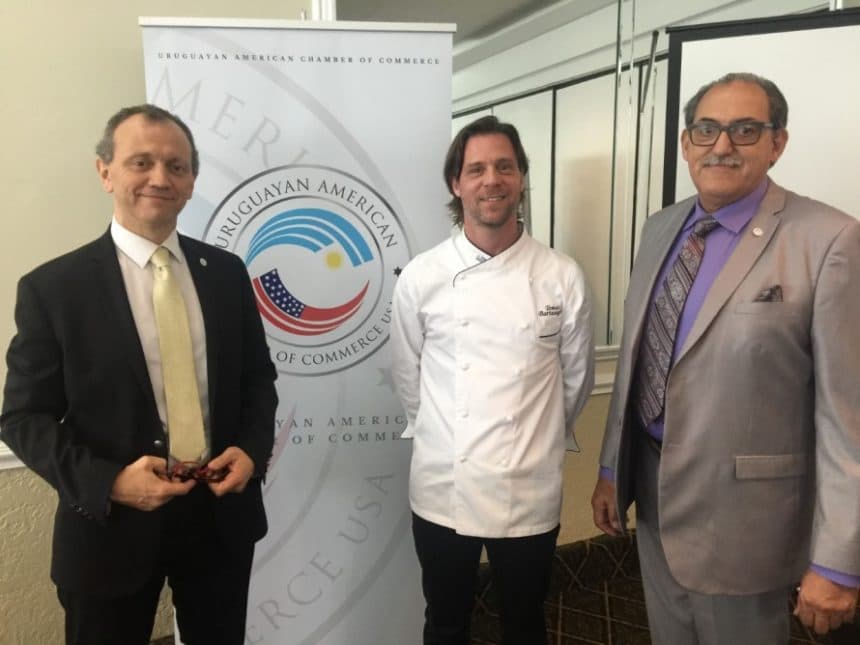 Autoridades de la Uruguayan American Chamber of Commerce – USA, el presidente de UACOC Horacio Knaeber y el vice presidente Dr. Miguel Matto y el chef Tomás Bartesaghi.