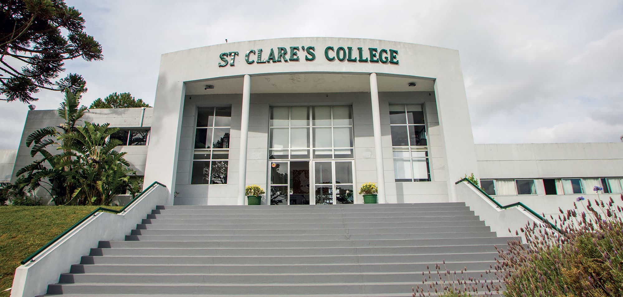 St. Clare’s College – Educamos para el mundo