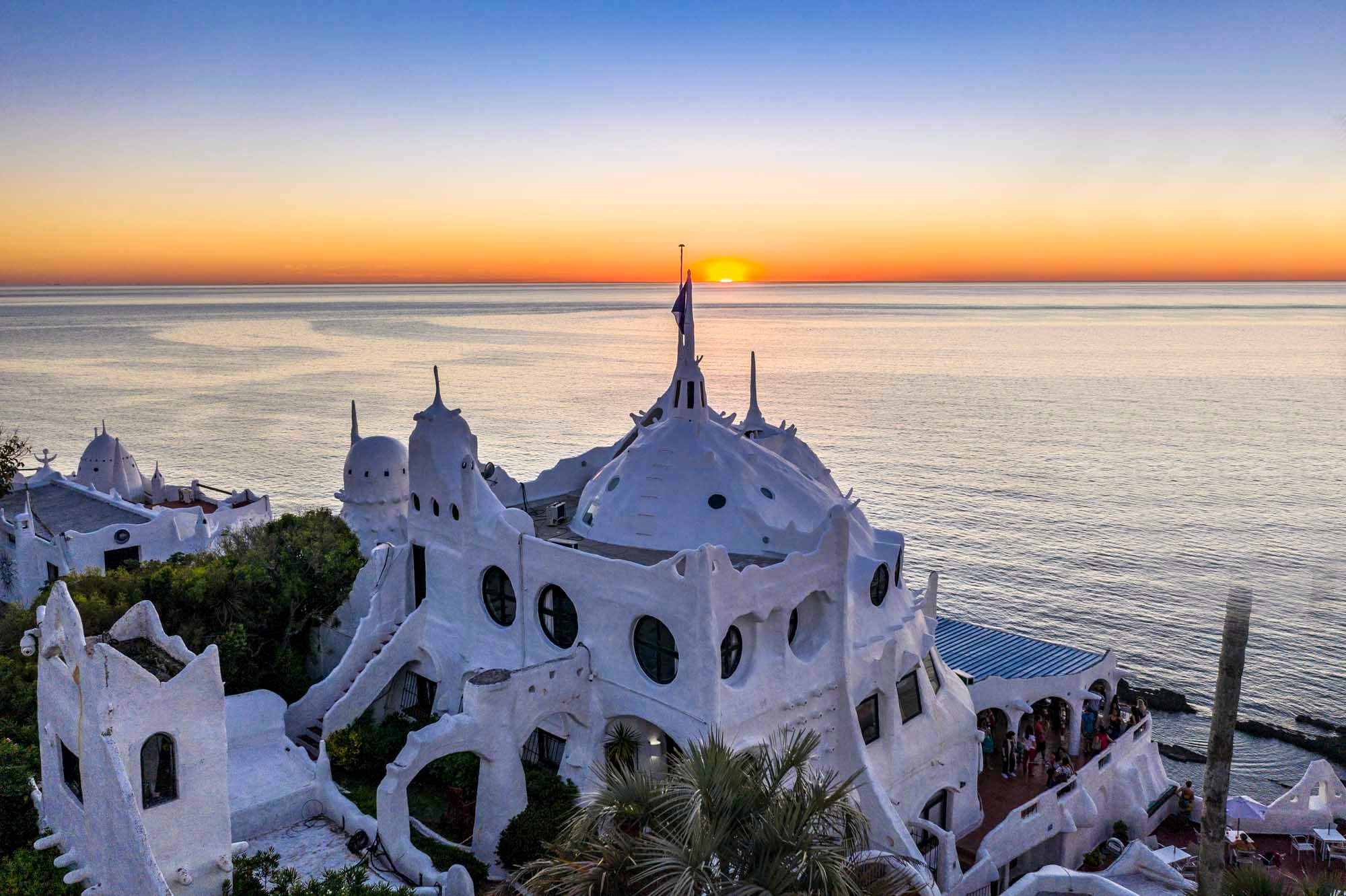 Casapueblo,  entre el cielo y el mar