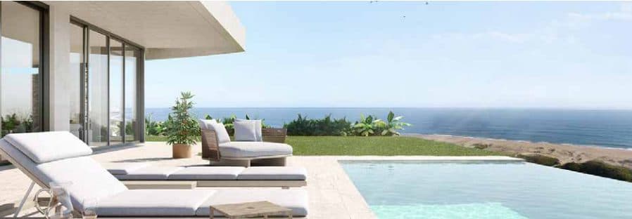 Aldeana Manantiales frente al mar