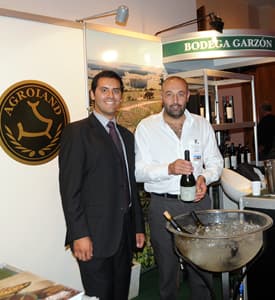 Fernando Martínez, de Agroland, presentando a Bodegas Garzón