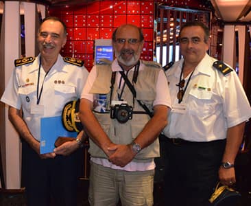 Juan Danieil Balbis, Jefe de Policía, junto a Ricardo “Chango” Figueredo, fotógrafo representante de Diario El País y Julio Pioli, comisario de la seccional 10