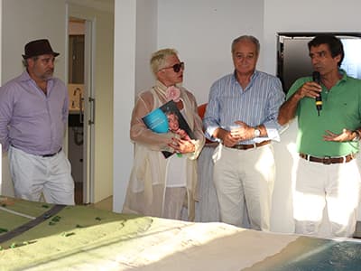 Félix Abánades junto a Rose Hartman, Horacio Díaz y Martín Laventure, alcalde de Punta del Este