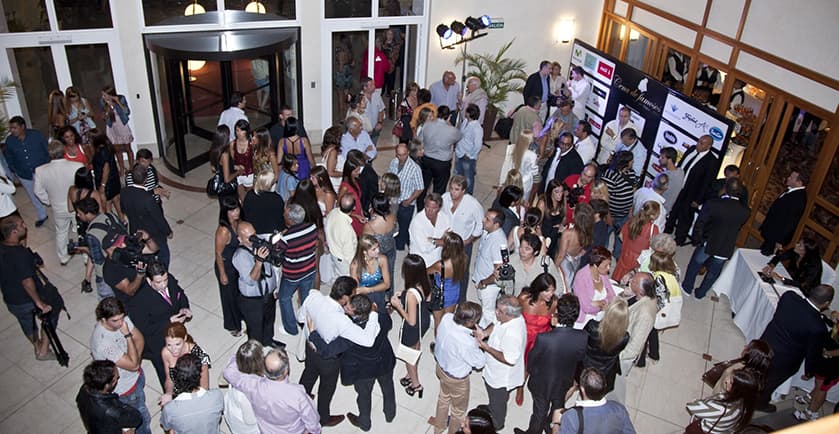 Juan Herrera Producciones Presenta La “Cena de Famosos” En Mantra Resort, Spa & Casino