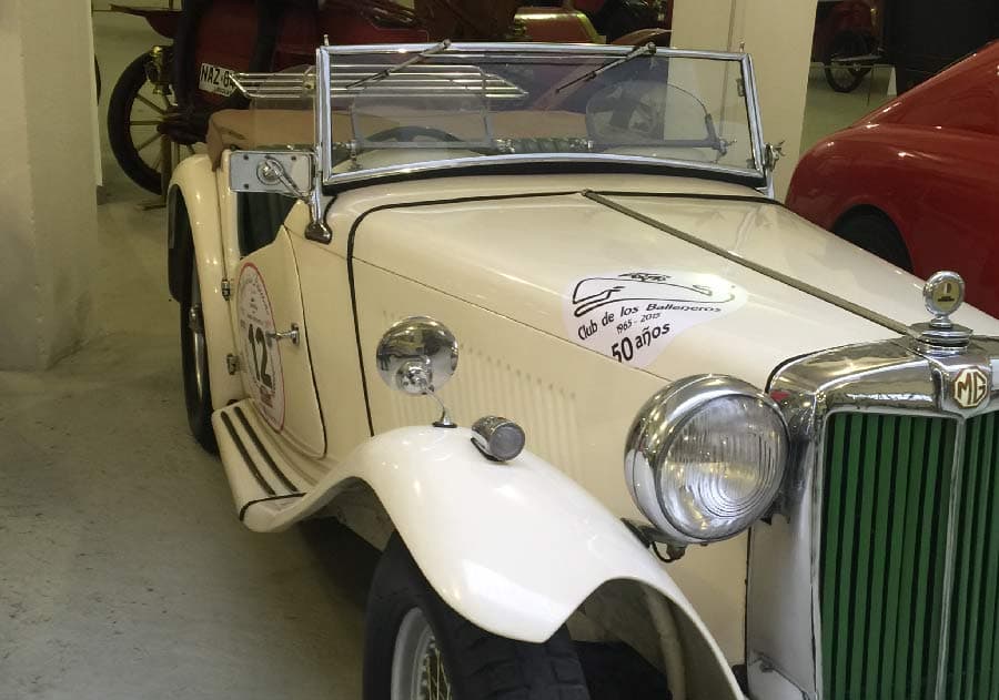 Un museo de autos clásicos revive la antigua Estación Ancap de Punta del Este