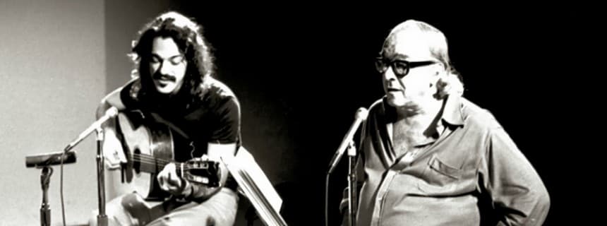 Vinicius, acompañado de su amigo, el guitarrista Toquinho,