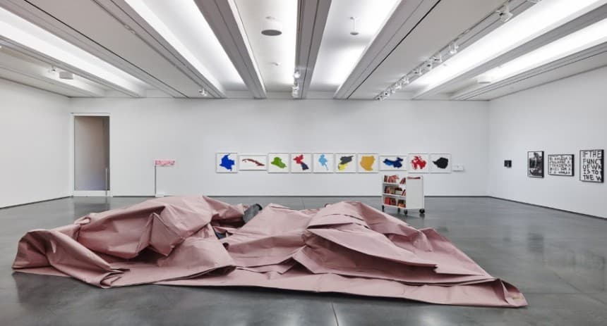 Installation view: The Revolution Will Not Be Gray, 2016. Foto: Tony Prikryl