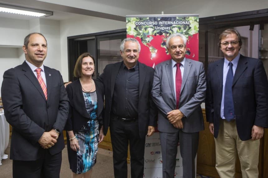 Enólogo Fernando Pettenuzzo Presidente Asociación de Enólogos del Uruguay, Ing. Agrónoma Estela de Frutos, Enólogo Serge Dubois Presidente Unión Internacional de Enólogos UIE, Jean Mari Aurand Director general OIV, Enólogo José Lez