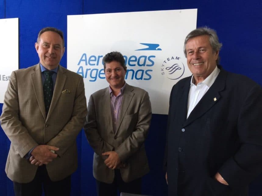 El Ministro Cónsul General del Uruguay, Álvaro Barba García y el Cónsul de la República Argentina en Maldonado y Rocha, José Andrés Basbus, junto al intendente de Maldonado, Ing Enrique Antía.