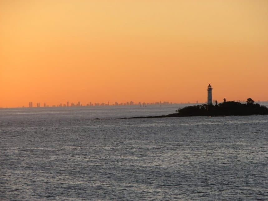 Una preciosa vista de Buenos Aires desde Colonia, en pleno atardecer...