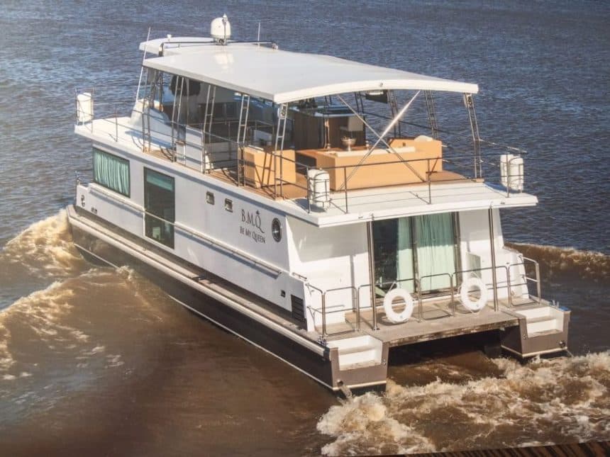 Be My Queen posee 16,27 mts de eslora y 5,27 mts de manga.