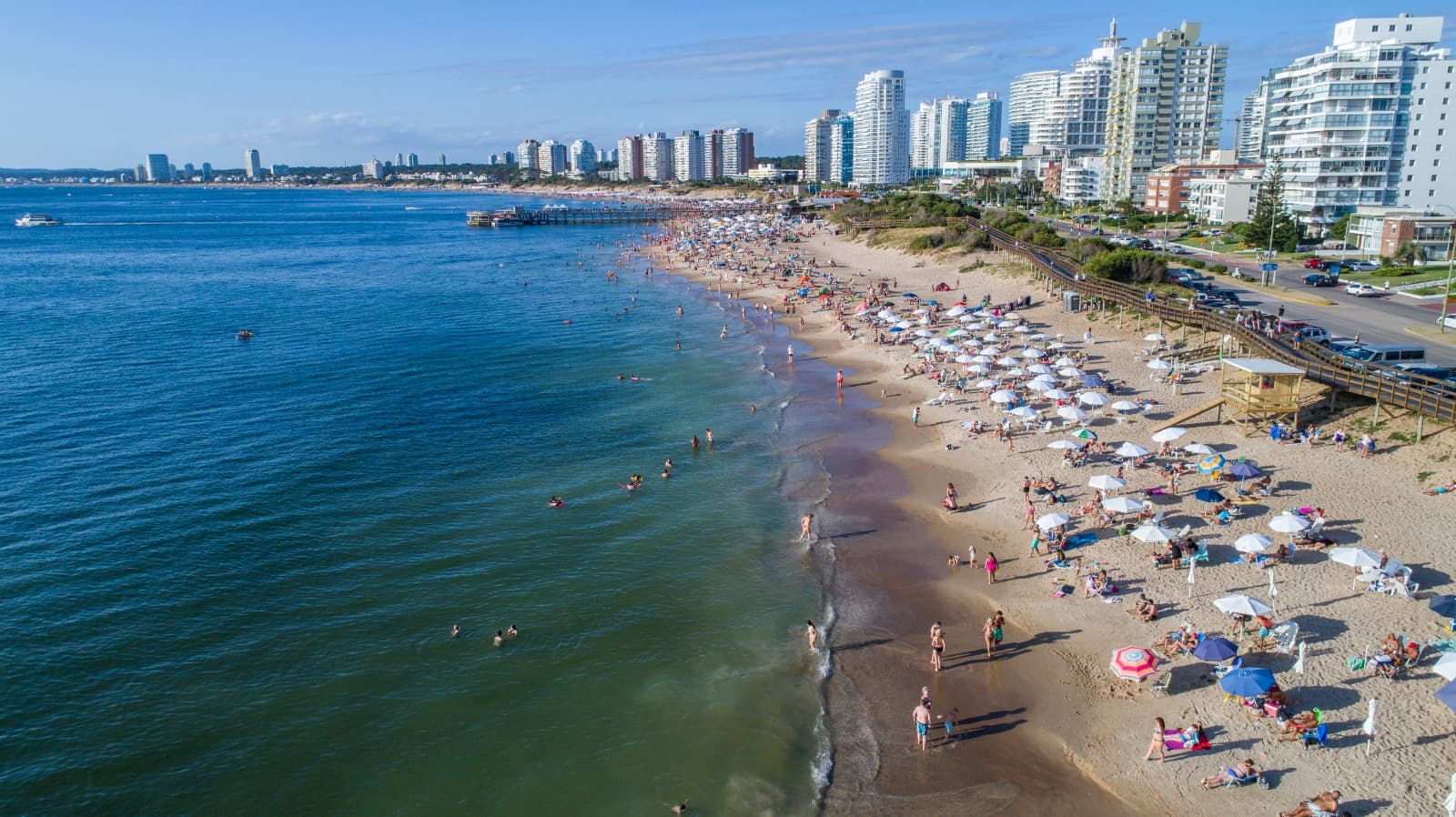 Turismo con vacunas: Solidaridad uruguaya para ganarle al COVID