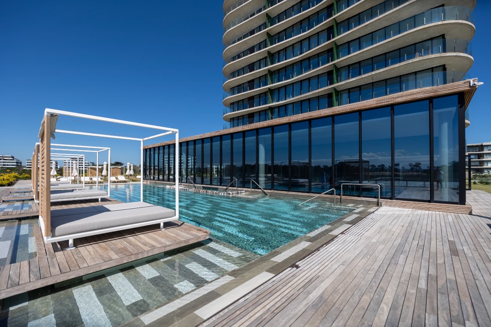 Surfside I: un mundo aparte