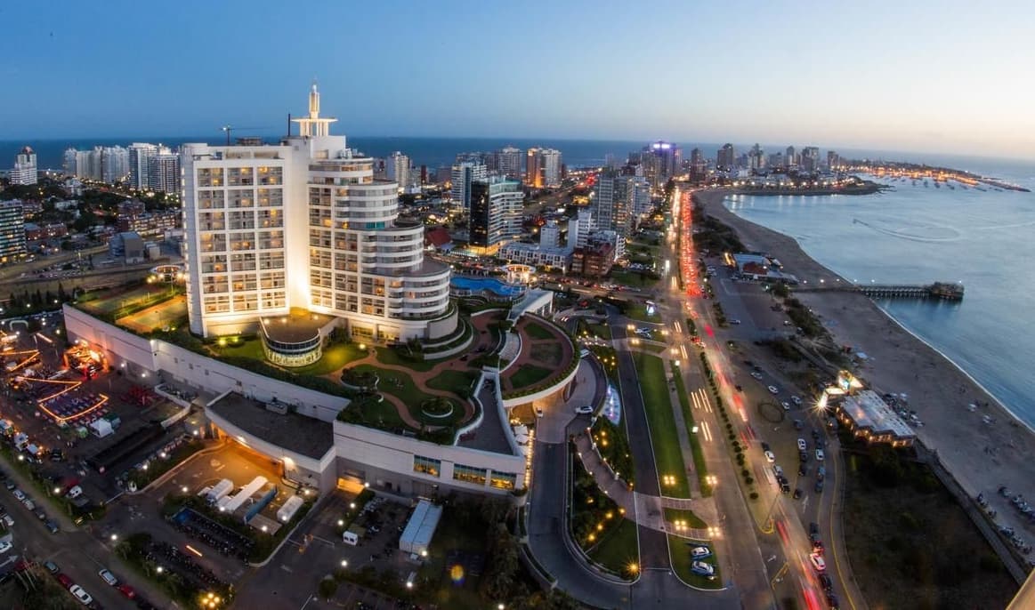 El resplandor del verano en Enjoy Punta del Este: Entre espectáculos, gastronomía y la emoción del casino
