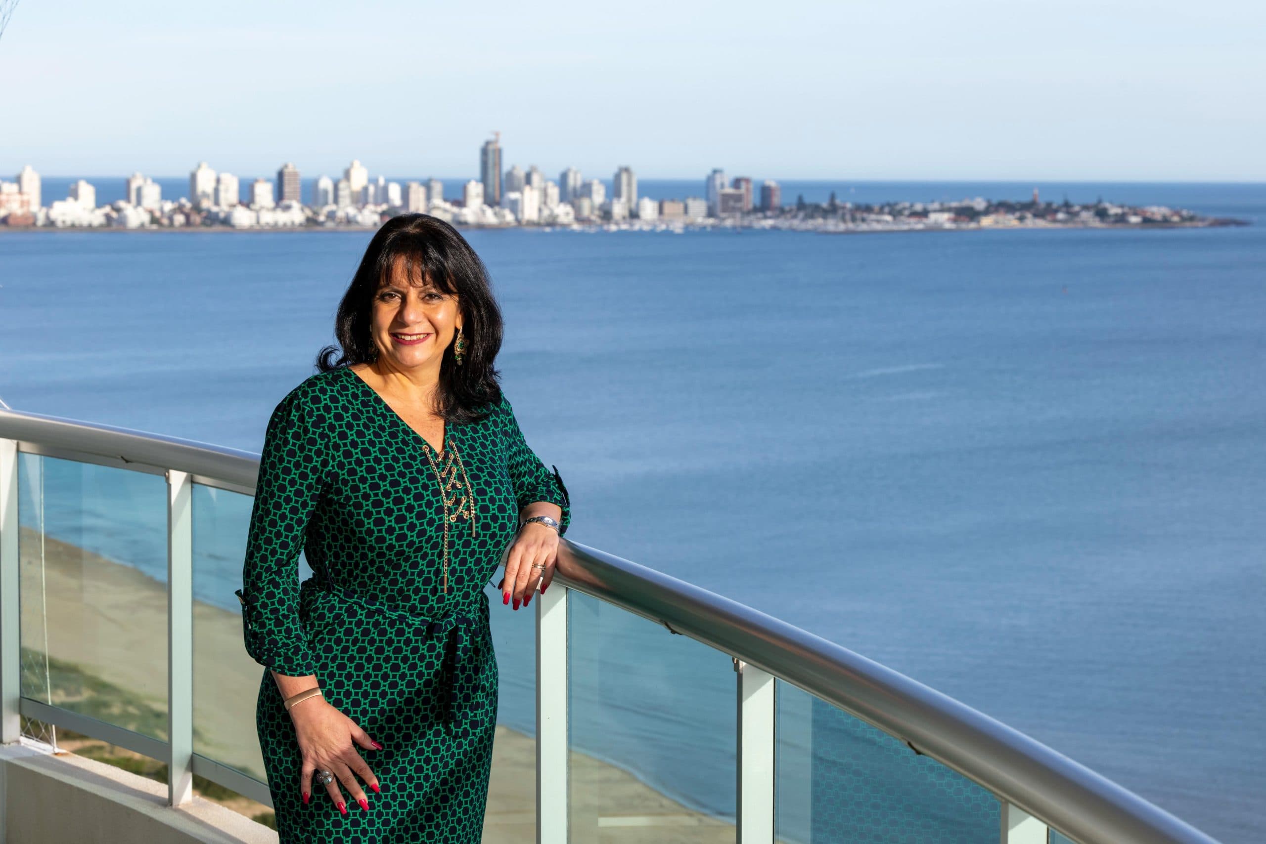 El arte de construir confianza: Alejandra Covello y la expansión de una visión que convirtió a Uruguay en sinónimo de refugio, comunidad y futuro.