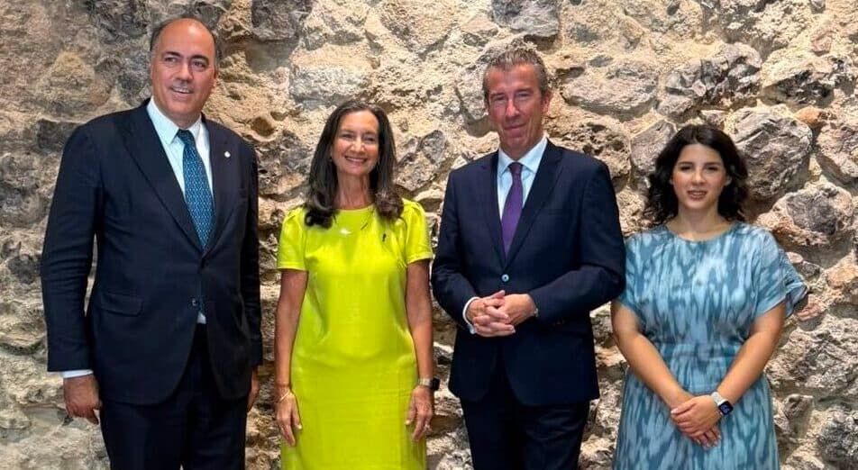 Liderar el futuro: una experiencia internacional para comprender los desafíos de un mundo en permanente transformación